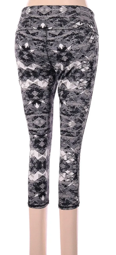 Athleta Black, White & Gray Patterned Capri Pants Size M