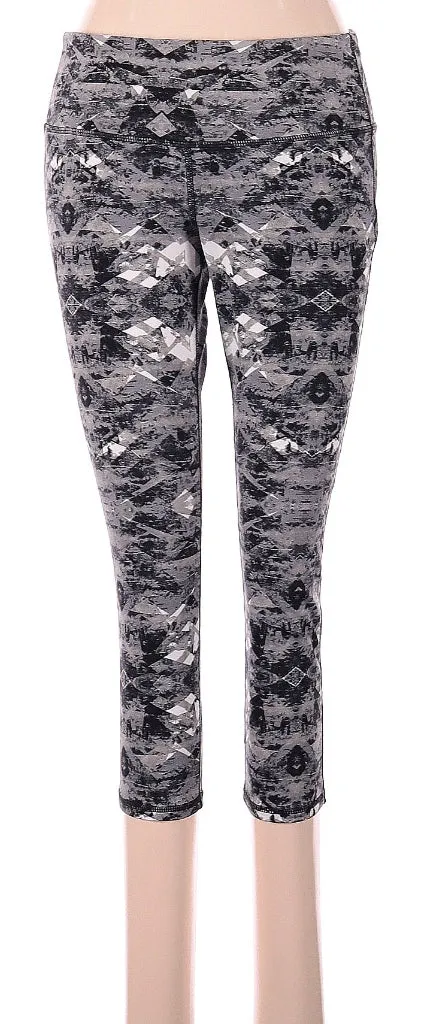 Athleta Black, White & Gray Patterned Capri Pants Size M