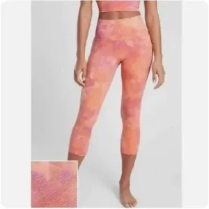 Athleta Salutation Stash Pocket II Capri  - Isalnd Coral Size M MSP$79