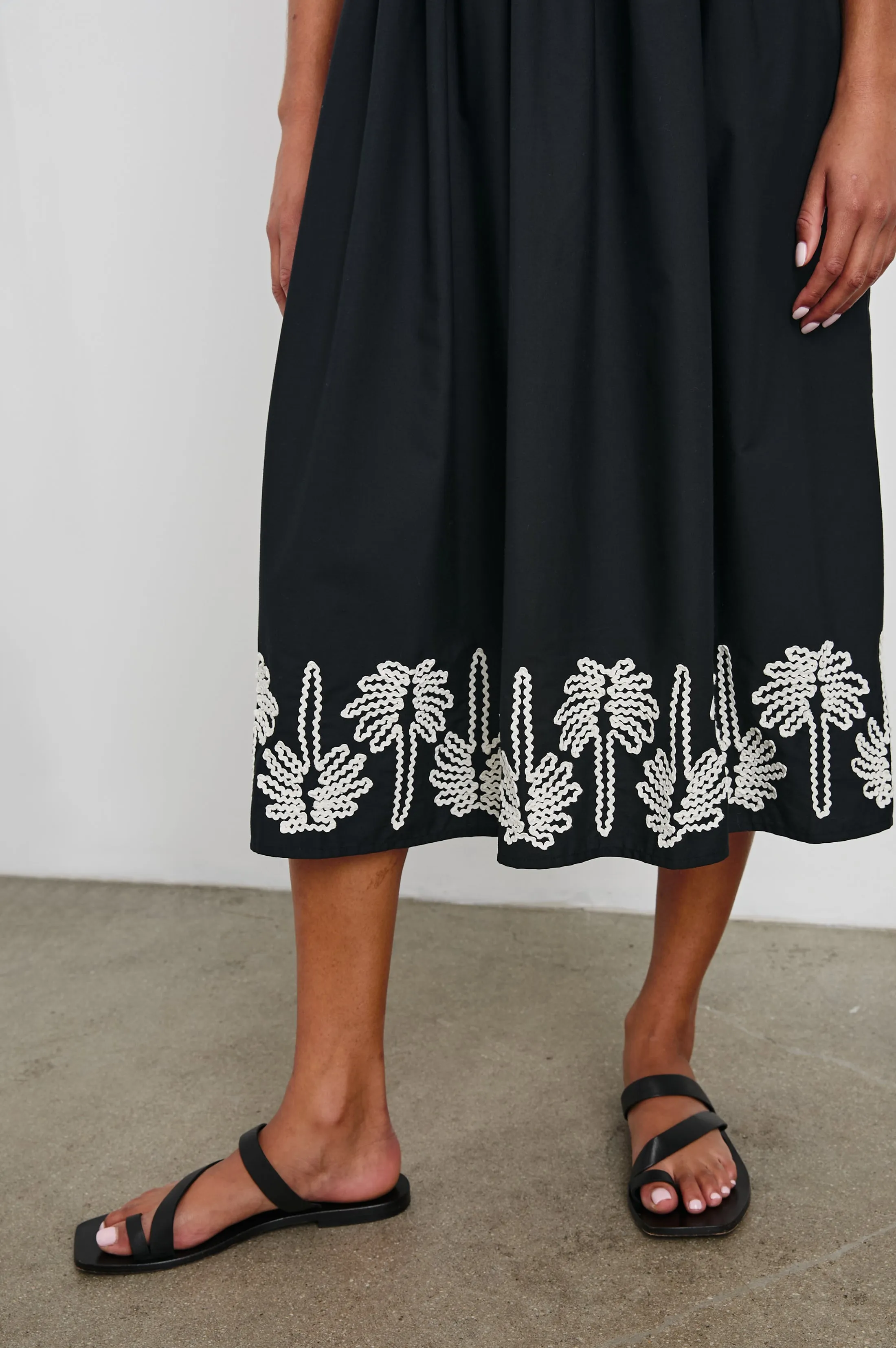 BAJA DRESS - BLACK IVORY PALM TREES Rails