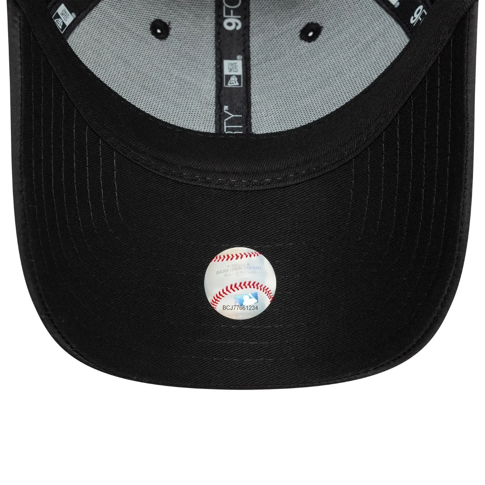 New Era Womens New York Yankees 9FORTY Satin Baseball Cap - Black - OSFM