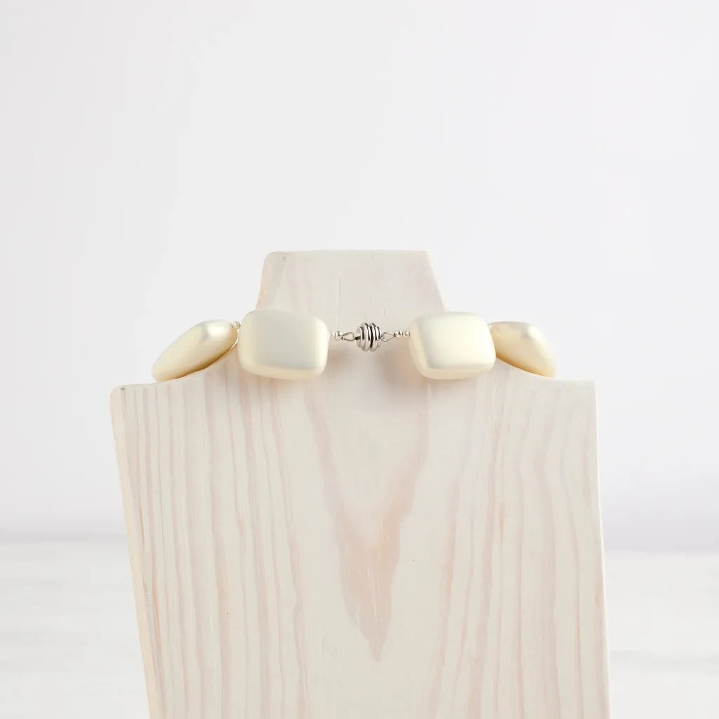 New Hot Girls Pearls Midnight Chicklet Cooling Necklace