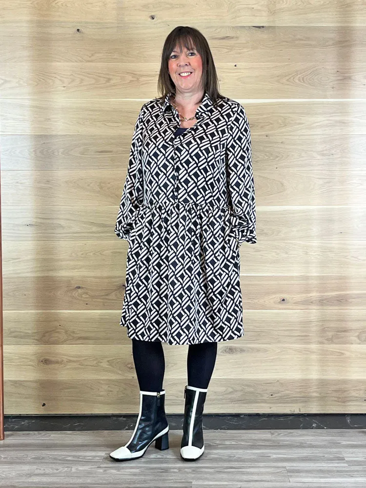 Oui Patterned Midi Dress Black & Camel