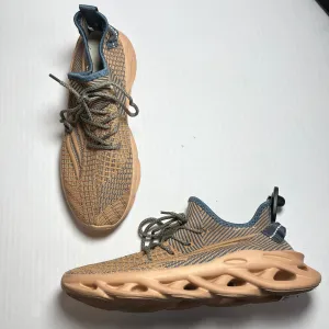 Shoes Athletic By Clothes Mentor In Tan, Size: 12