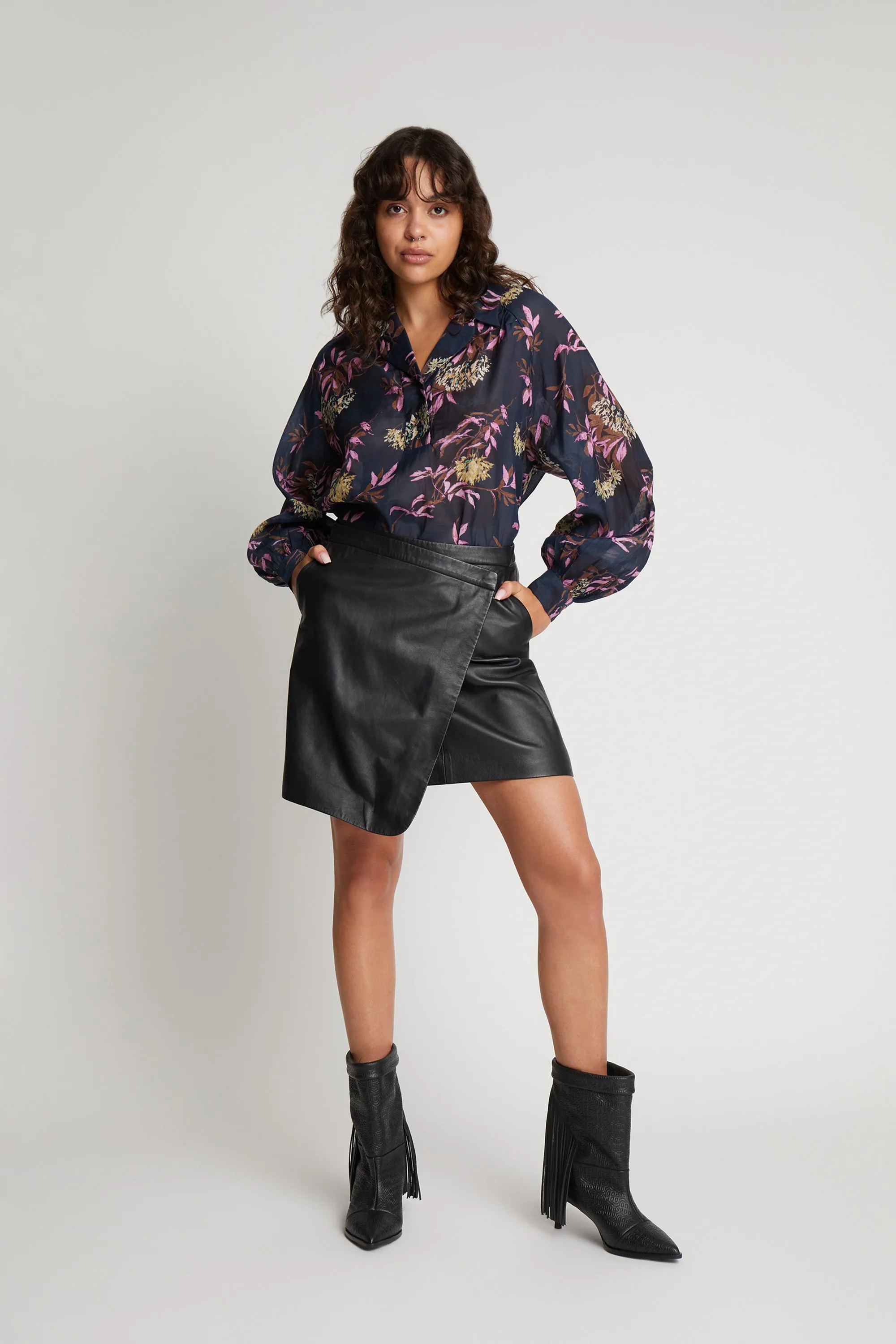 SUSANI - NAVY Munthe