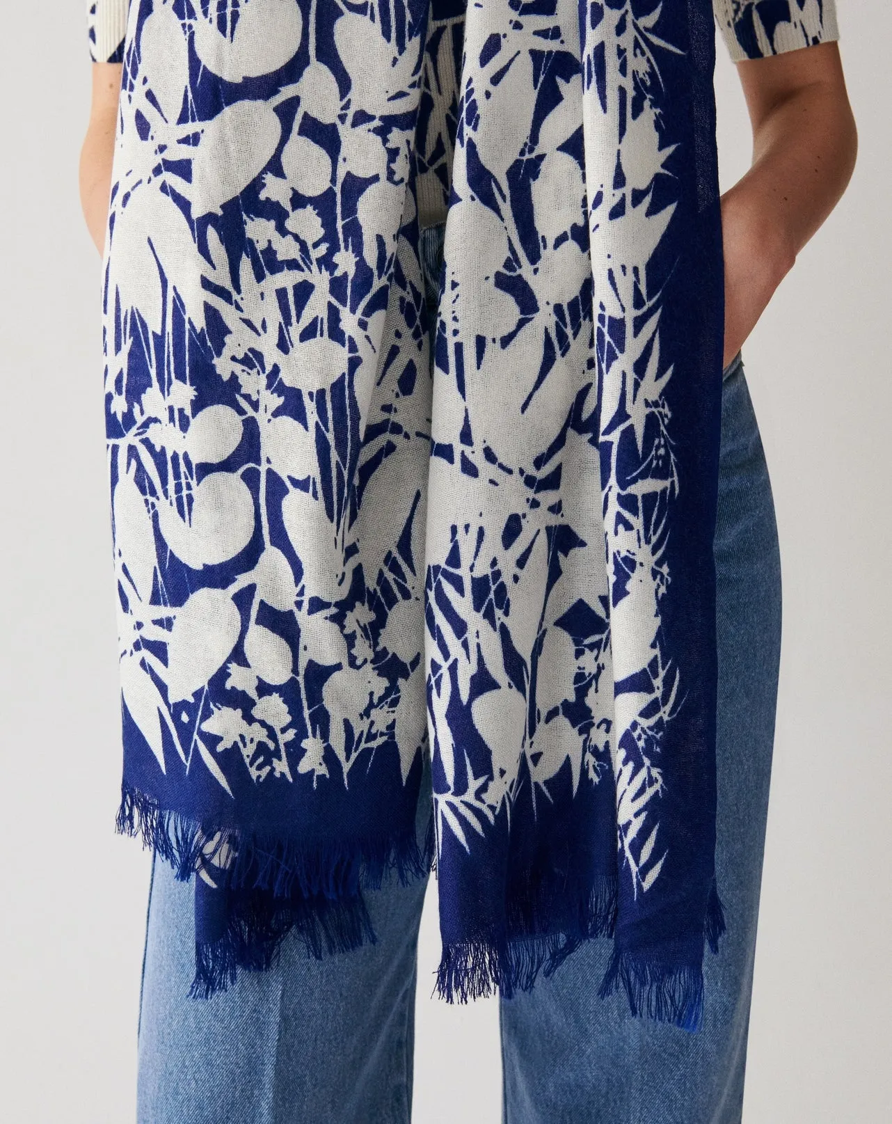 Tropical print stole Eric Bompard