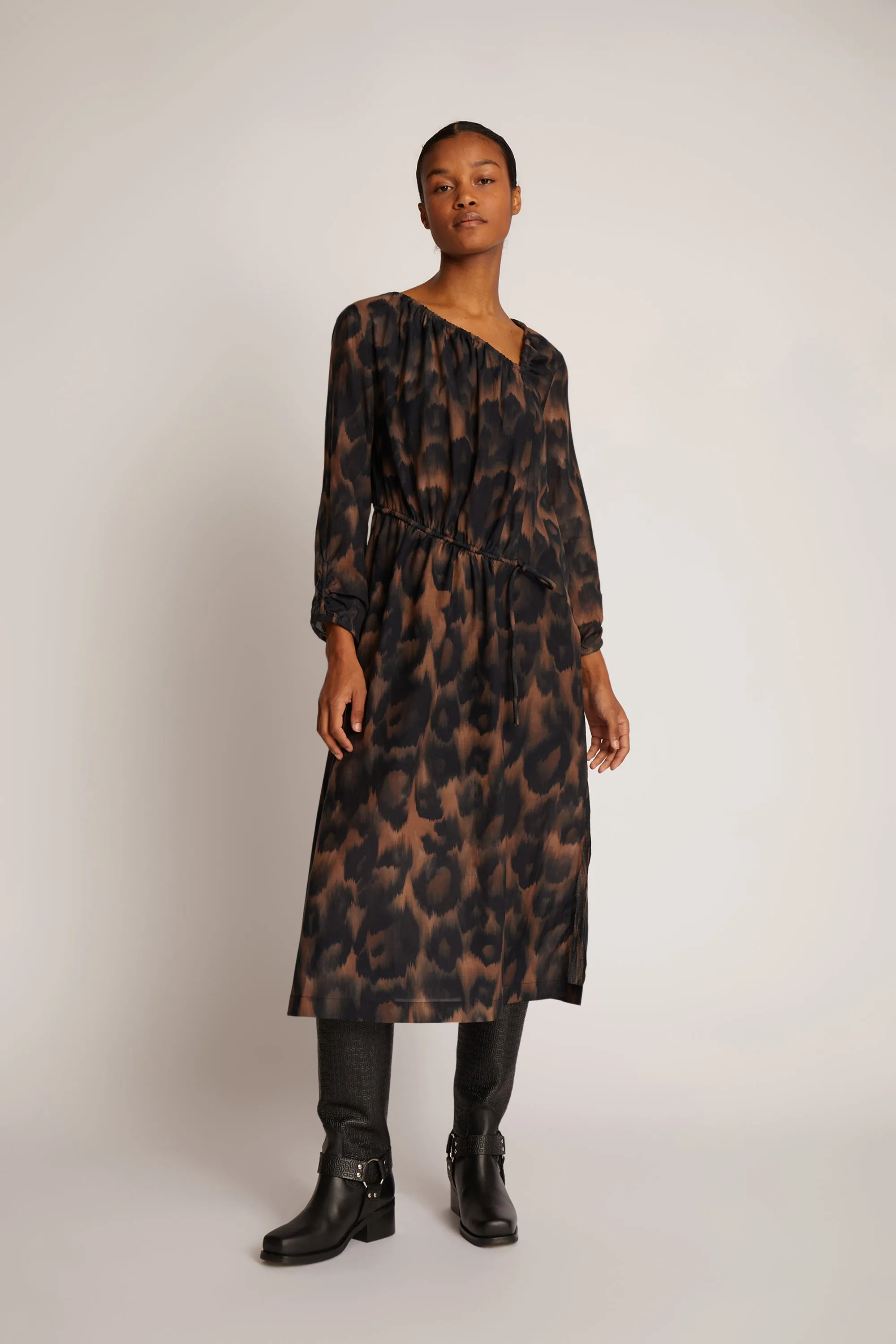 TYNNA - BROWN Munthe