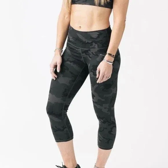 Zyia Active Black Camouflage Crop Leggings Size 14-16 MSP$69